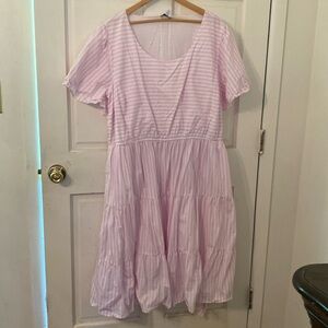 Long dress with belt and cap sleeves